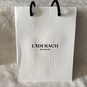 Läderach medium paper gift bag